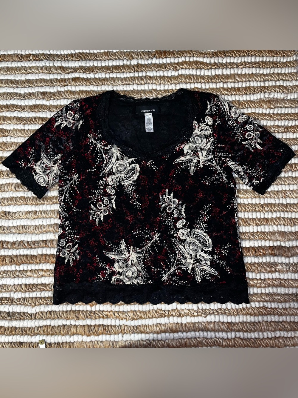 Jones New York y2k black Floral Lace-Trim V-Neck Top